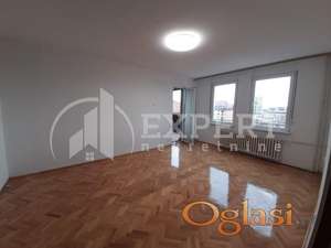 Izdaje se stan za poslovni prostor iza Dušanovog bazara, 91m2