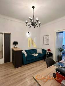 Lep, renoviran dvosoban stan, pet - friendly - Centar