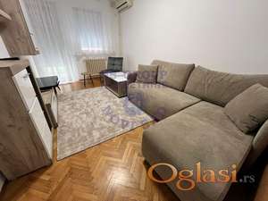 Izdaje se dvoiposoban stan u centru Novog Sada.