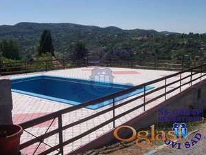 Vikendica iz snova u Sremskoj Kamenici – Bazen, voćnjak, etno stil!