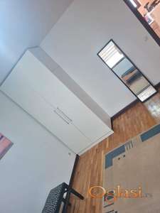 Zemun, izdajem nameštenu garsonjeru 28m2