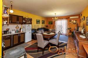 Kuća  u  nizu, nas. B.Bjegović, 300 m2, na  placu  od  209 m2
