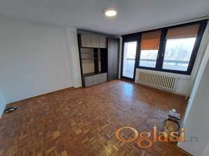 Prazan dvosoban stan od 58 m2 u dr Ivana Ribara