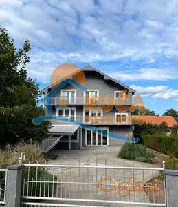 Stambeno-poslovna zgrada,  hotel  sa  12  app., 550 m2  na  placu  od  7  ari