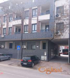 PODBARA GARAŽA ZA DVA AUTOMOBILA U NOVIJOJ ZGRADI