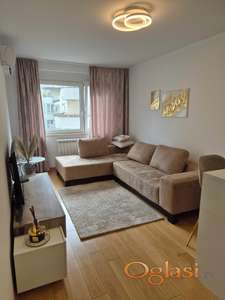 Jednoiposoban stan i garazno mesto TC Ada mall