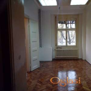 Prazan troiposoban stan, površine 93m2