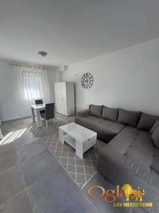 NOV JEDNOSOBAN STAN, POTPUNO OPREMLJEN, MALI RAČUNI