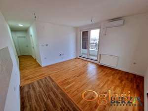 ODLIČAN TROSOBAN STAN SA PARKINGOM U NOVOJ ZGRADI NA BULEVARU PATRIJARHA PAVLA