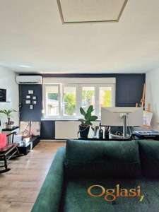  KOMPLETNO RENOVIRAN DVOSOBAN STAN - ADAMOVIĆEVO NASELJE