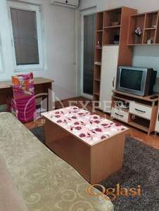 Izdaje se stan u blizini Saborne crkve