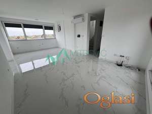 Penthouse stan sa krovnom terasom i bazenom - RETKO U PONUDI! 