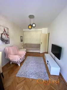 STAN 34m2, BULEVAR KRALJA PETRA, ORIJENTISAN NA DVORISTE-MIR I ZELENILO