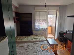 Izdaje se odlična garsonjera u blizini centra grada.