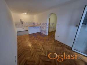 Odlican dvosoban stan od 45m2 na Socijalnom !