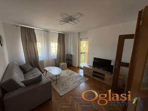  KOMFORAN, LEPO NAMEŠTEN DVOSOBAN STAN NA PODBARI