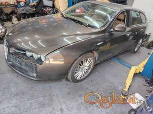 Alfa Romeo 159 levo krilo kod boje 581 Originalni delovi  Moguca ugradnja delova  Alfa Romeo 147-156-166-159-GT-MiTo-Giulietta Fiat bravo 2 - croma -grande punto -multipla 2 -punto 3 -stilo-idea Freemont Panda 3 500L 500 500x Lancia ypsilon-delta-musa-lybra Volkswagen Golf 6  Audi a3 2012-2020 Volkswagen Passat B7  Ukoliko zelite da porucite Posaljite poruku preko sms poruke ili pozovite na telefon 0616115961
