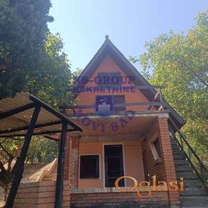 nedaleko od manastira, nalazi se vikendica koja pruža pravi beg od svakodnevice i užurbanog gradskog života