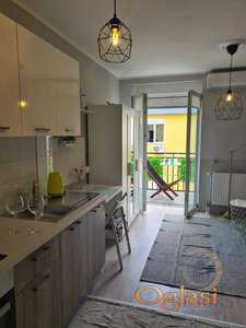 <p>NOVA LUX GARSONJERA, CENTAR