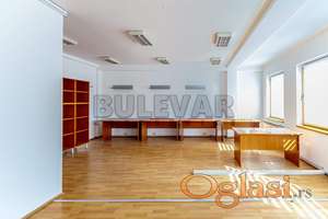 Trosoban stan 78m2, centar, kod crkve Sv. Luka