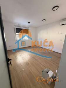 Izdaje se poslovni prostor u centru, 100 m2