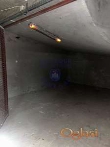 Uknjižena garaža na investitora.