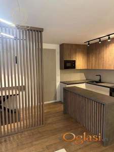 Prodaja stana Crveni Krst – luksuzno namešten trosoban stan, odmah useljiv