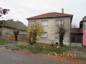 Prodaje se komforna spratna kuća čvrste gradnje u blizini centra Bečeja