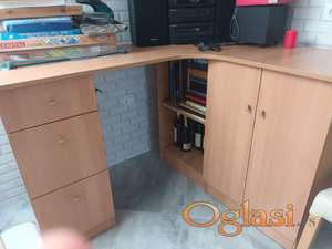 Atraktivan,funkcionalan sto za kompjuter sto