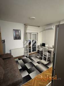 Prelepa GARSONJERA u Vase Pelagića ID#6371