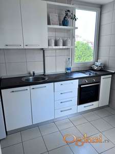 Na prodaju namesten dvosoban stan na odlicnoj lokaciji