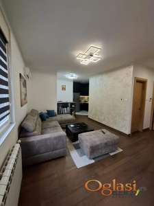 MODERAN DVOSOBAN STAN SA PARKING MESTOM 