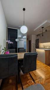 <p>ODLIČAN DVOSOBAN STAN , SA NAMEŠTAJEM PO MERI