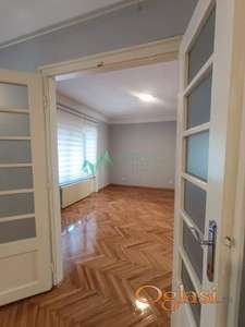 Renoviran prazan salonski stan u blizini suda i spensa 