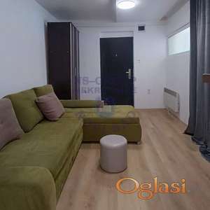 Izdaje se potpuno nameštena garsonjera površine 12 m² na Limanu 3.