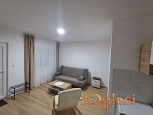 Garsonjera 300e sa uracunatim troskovima rezija