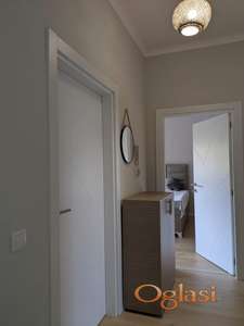 🏡 Izdaje se potpuno renoviran dvoiposoban stan – Subotica, Centar 3