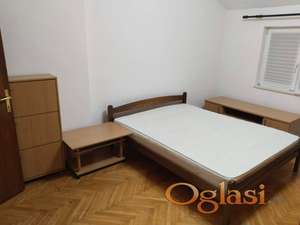 Namesten stan u SM, Matije Hudji