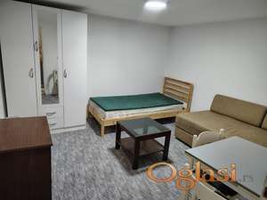 Garsonjera kod nove železničke stanice