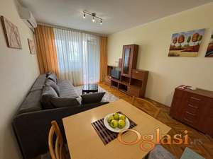 SOCIJALNO - NAMEŠTENA GARSONJERA - USELJIVO OD 01.05.2026.God.!!!