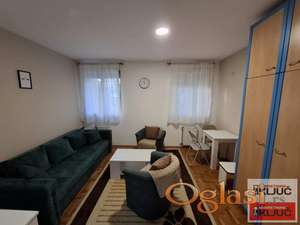 Garsonjera u Socijalnom, Novi Sad, 26 m², visoko prizemlje