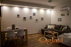 Namešten Apartman sa svim troškovima i parking mestom Centar