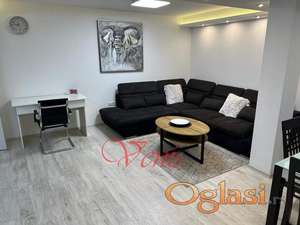 PETROVARADIN - Preradovićeva  63 m2 - 350 Evra PARKING ID#2375