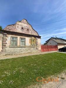 Prodaja kuće sa velikim placem u centru Kulpina, opština Bački Petrovac