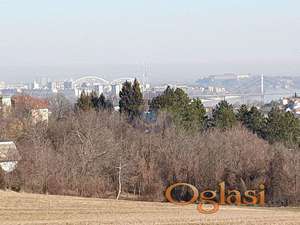 Odličan plac u Sremskoj Kamenici