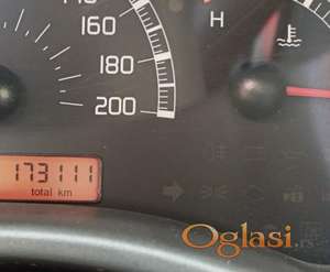 Oispravan, garažira i redovno servisiran