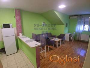 Nova Detelinara. Komforna garsonjera na odličnoj lokaciji.