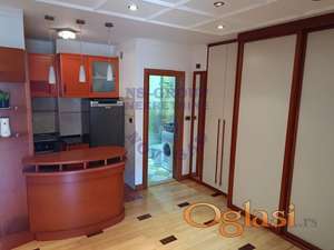 Izdaje se lep dvosobni stan na Grbavici