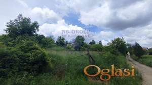 Odličan plac na Čardaku