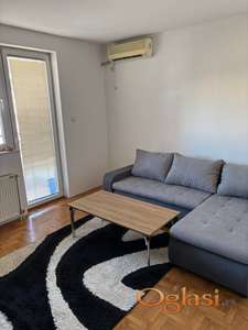 Garsonjera 27 m², Somborski bulevar, Novi Sad, 3. sprat